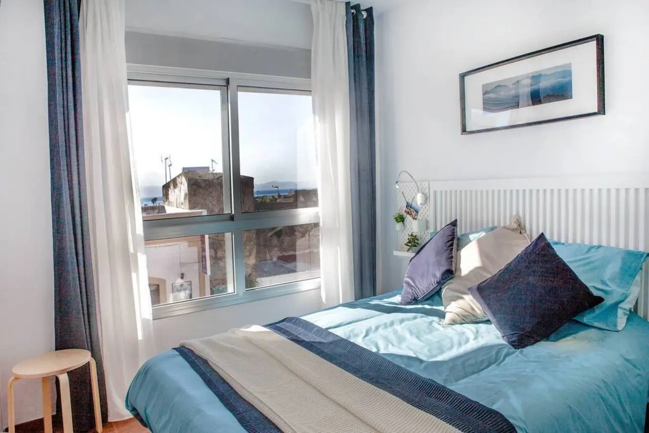 Apartamento en Tarifa con vistas al estrecho, ideal para unas vacaciones tranquilas y cómodas.